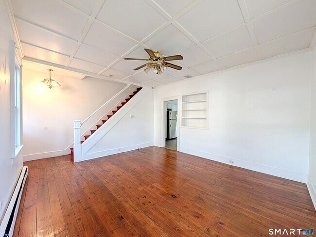 Building Photo - 102 Elm St