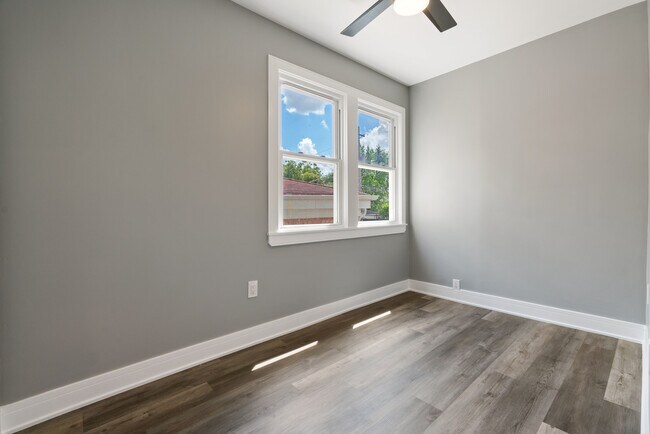 Building Photo - 4624 N Springfield Ave