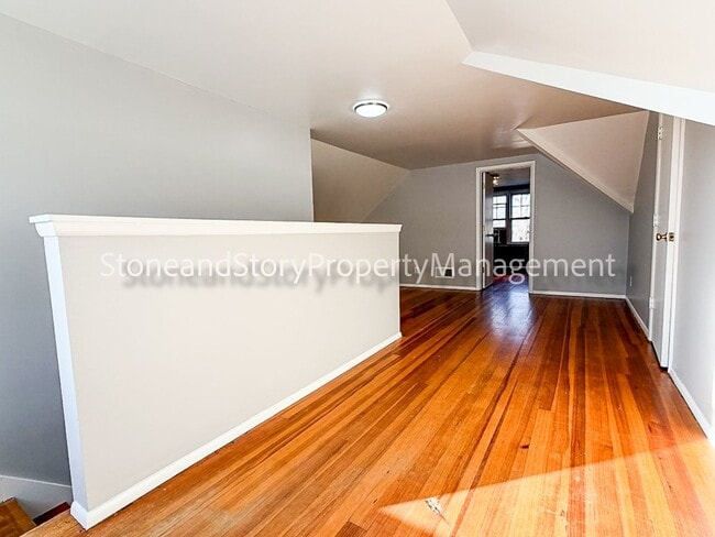 Building Photo - Large 2 story home in Oakland with large garage