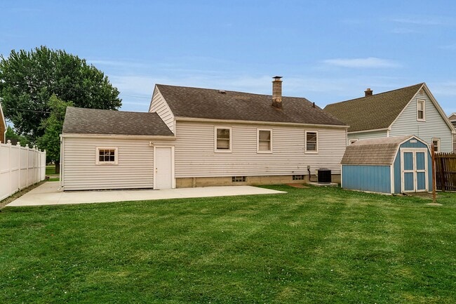 Building Photo - 76 Stearns Ave