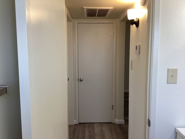 Building Photo - 1414 W Vassar Ave