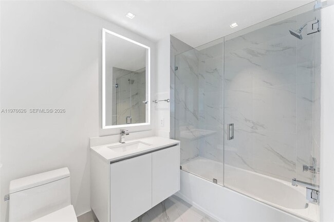 Building Photo - 700 NE 24th St