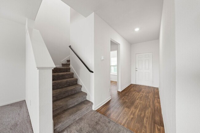 Building Photo - Spacious 4-Bed Home with Island Kitchen & Fenced Yard in Converse – 2,205 Sq Ft!