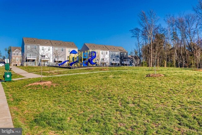 Building Photo - 2050 Hinshaw Dr