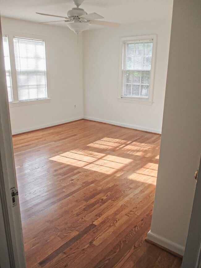 Building Photo - Ideal 3 Bedroom 2 Bath Colonial Just Over ...