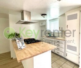 Building Photo - 5614 Hillsdale Blvd