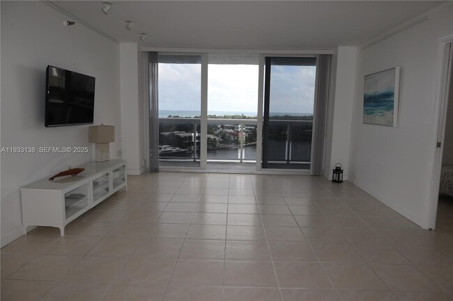 Building Photo - 20515 E Country Club Dr