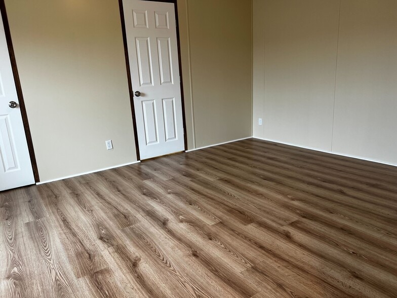 Building Photo - 709 N Collins Fwy