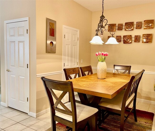 Building Photo - 27 Sarah Ct