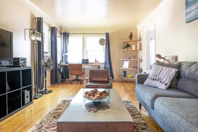 Building Photo - 4965 Ellenwood Dr