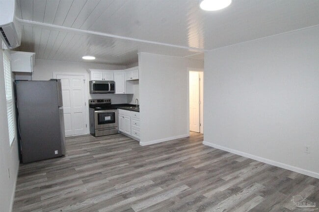 Building Photo - 5523 Shell St