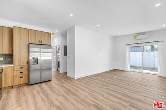 Building Photo - 1454 Yosemite Dr