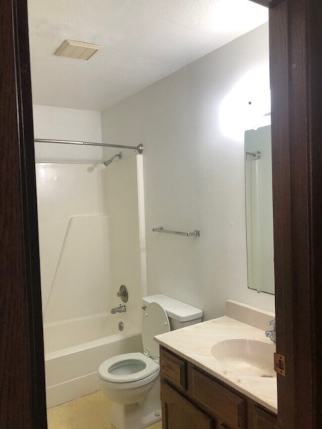 Building Photo - 320 S Illinois