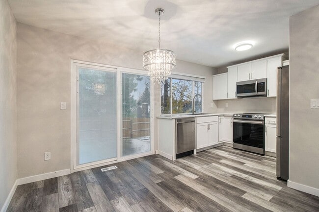 Building Photo - Stunning Greenwood Village Remodel!