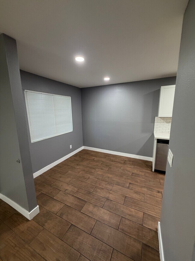 Building Photo - 2580 Hayes Dr