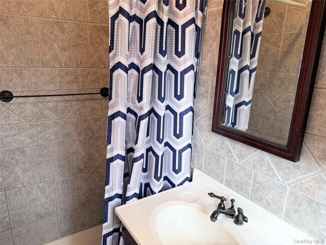 Building Photo - 12 Juniper Ln