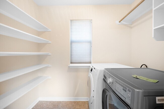 Building Photo - 1726 Rosenborough Ln S