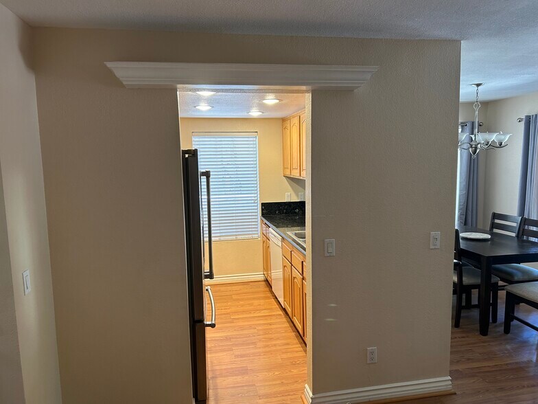 Building Photo - 1120 Grape St