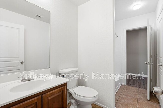 Building Photo - 21069 N Jocelyn Ln