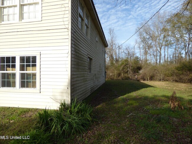 Building Photo - 463 Monticello St SE