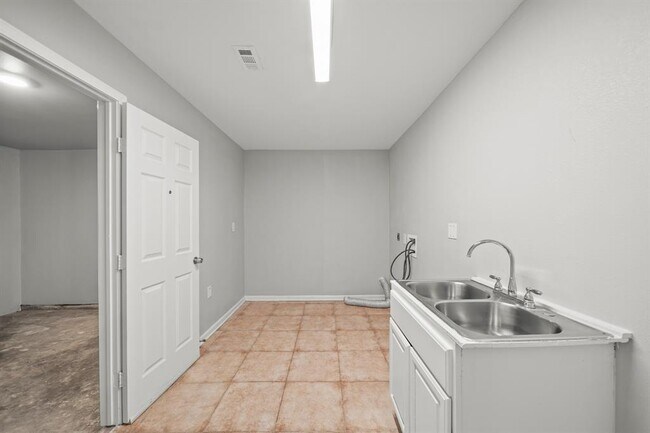 Building Photo - 9315 Laura Koppe Rd