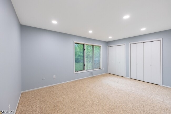 Building Photo - 9 Wick Ln