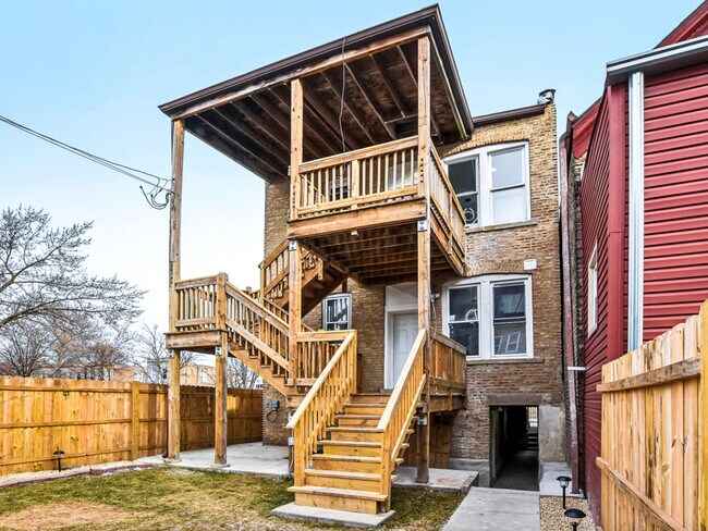 Building Photo - 1806 S Trumbull Ave