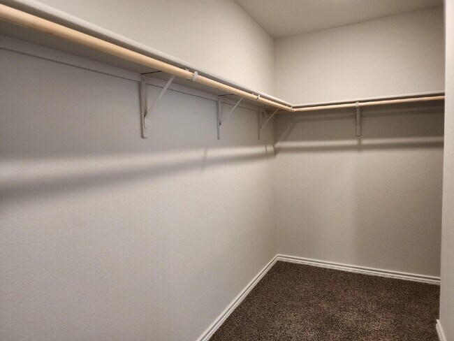 Building Photo - "Bright and Beautiful 3-Bedroom 2-Bath Hom...