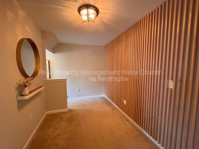 Building Photo - 166 Gulley Glen Dr
