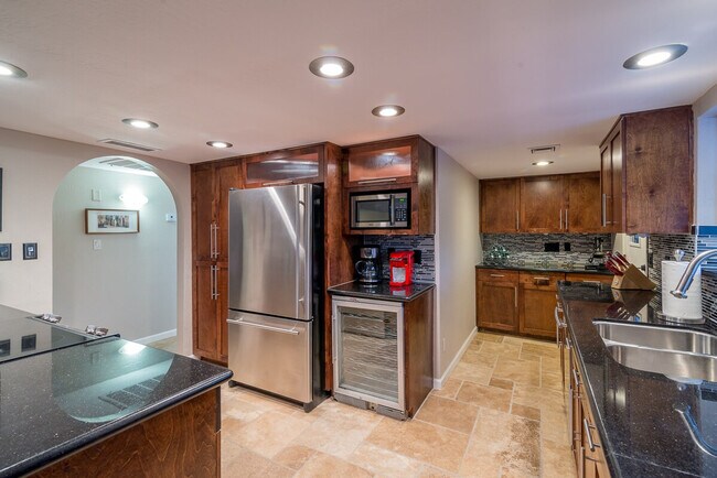 Building Photo - 6802 E Ludlow Dr