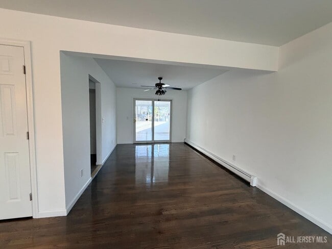 Building Photo - 2460 Woodbridge Ave