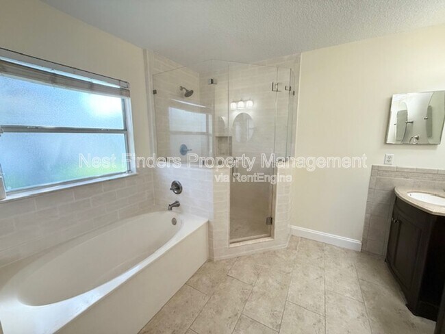 Building Photo - 440 Crescent Pond Dr