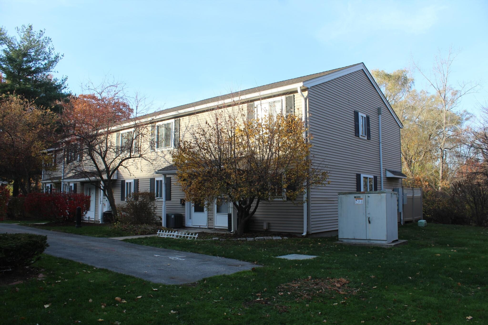 Building Photo - 10 Village Brook Ln