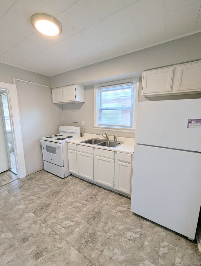 Building Photo - $500 OFF Your First Month's Rent!