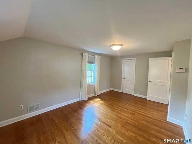 Building Photo - 65 Buell St