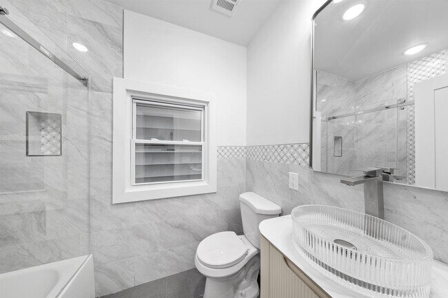 Building Photo - 1111 53rd St