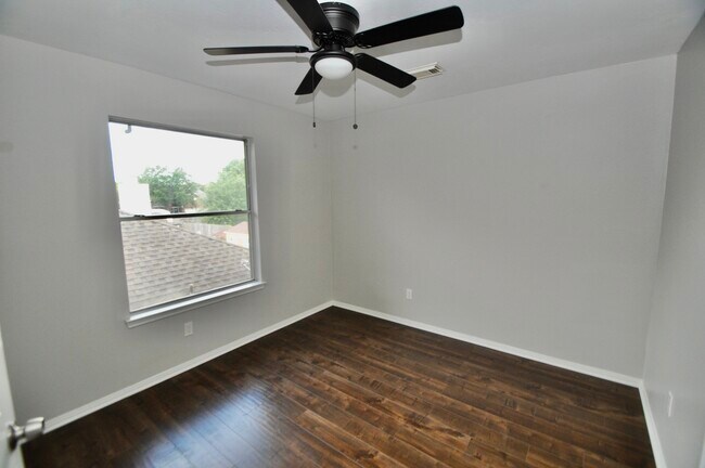 Building Photo - 8819 Hedgestone Ct