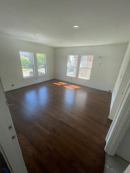 Interior Photo - 5910 Oram St