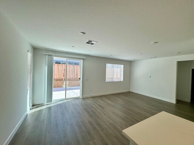 Building Photo - New Bay Point Home