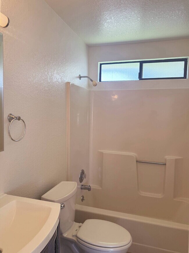 Building Photo - 2BD/2BA Single-Level Home Near Sonoma Plaza | Available Now.