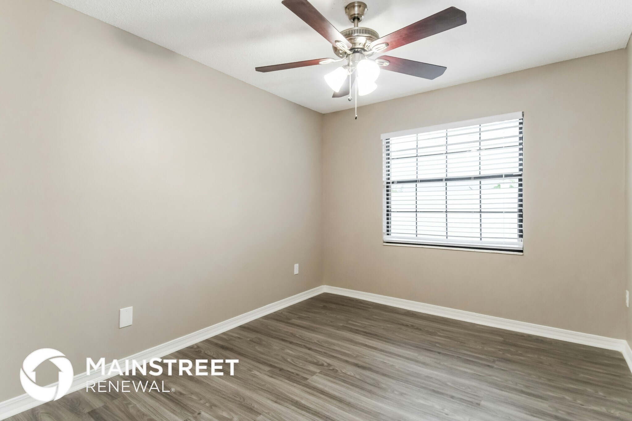 Building Photo - 2091 Luana Dr E