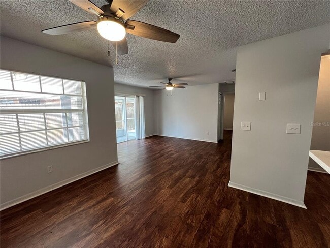 Building Photo - 3151 Bloomingdale Villas Ct