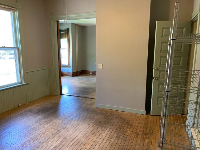 Building Photo - In the Heart of Dinkytown - Amazing 6 bedroom Victorian Rental Home,  Fall 2026!