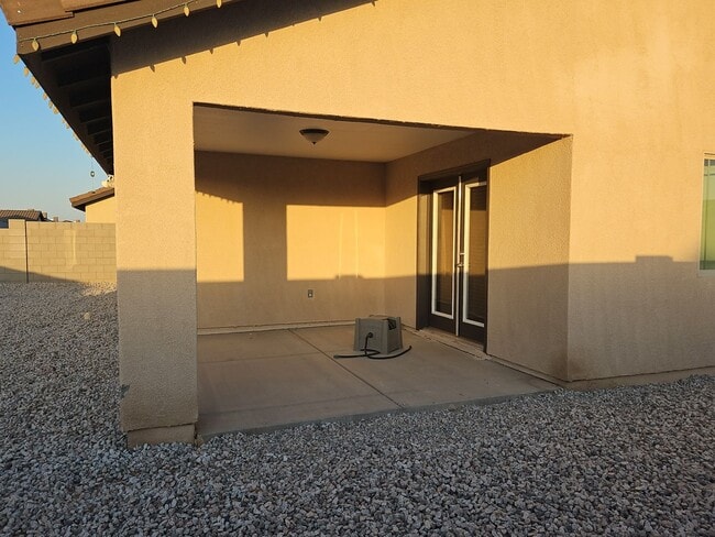 Building Photo - 3 bedroom/2 bath home for Rent