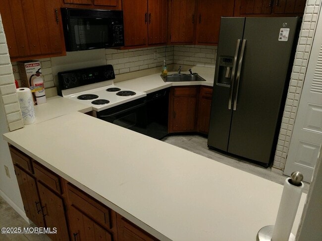 Building Photo - 137 Amberly Dr