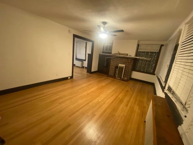 Building Photo - Newly updated 2 bedroom 1 bath Apartment for rent in Braddock!