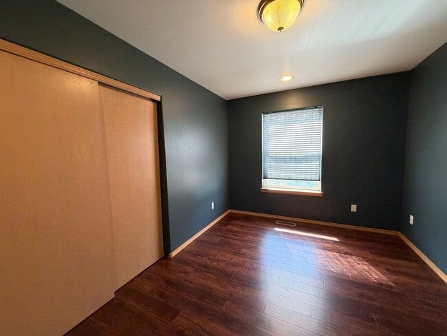Building Photo - Now renting 3 bedroom House