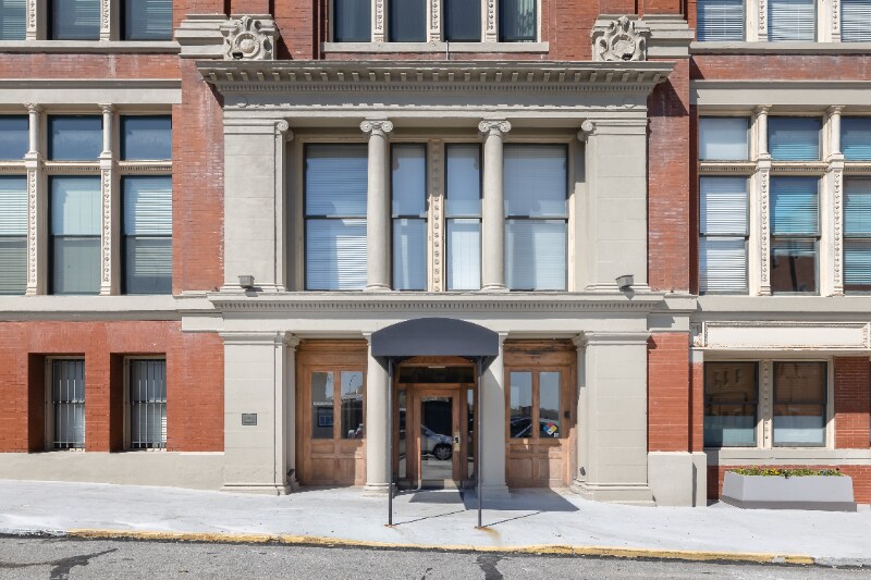 Building Photo - 612 Central St