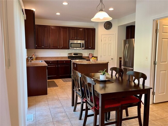 Building Photo - 69 Coneflower Dr
