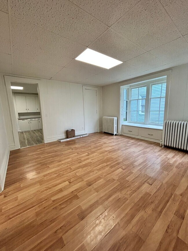 Building Photo - Two bedroom duplex
